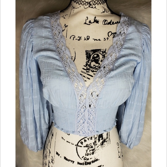 🦋LOLA BLUE CHAMBTAY LACE CROP TOP 🦋 - Picture 3 of 3